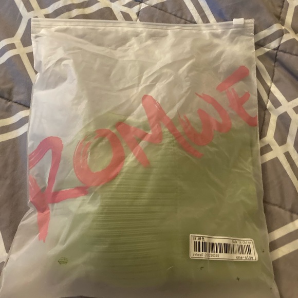 Romwe Ribbed Crop Tank - Picture 4 of 4